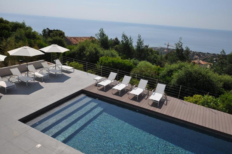 Villa Vue Panoramique Sur La Baie De St Tropez Les Issambres Exterior foto